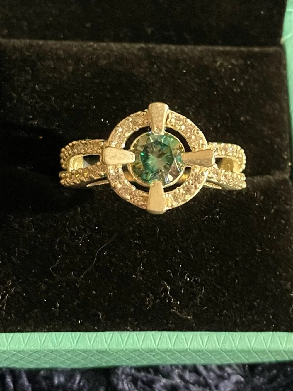 Unique Design Certified 2.58 Carat Green Diamond Ring